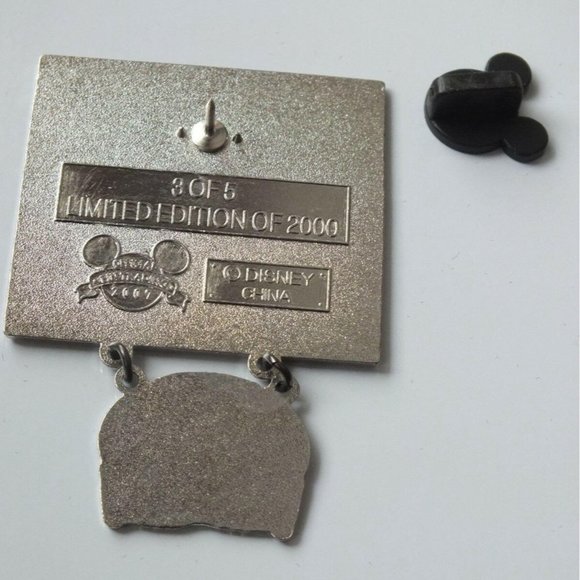 Disney Pirates Of The Caribbean, Davy Jones The Legend Lives On, Dangle Pin LE - Picture 5 of 5